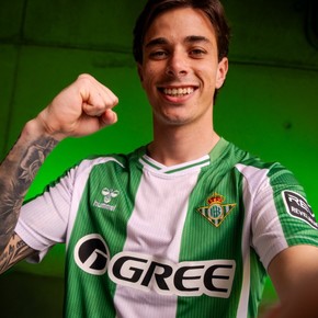 Valentín Gómez ejecutó su cláusula de rescisión en Vélez y, con una particular canción, fue presentado oficialmente en su nuevo club