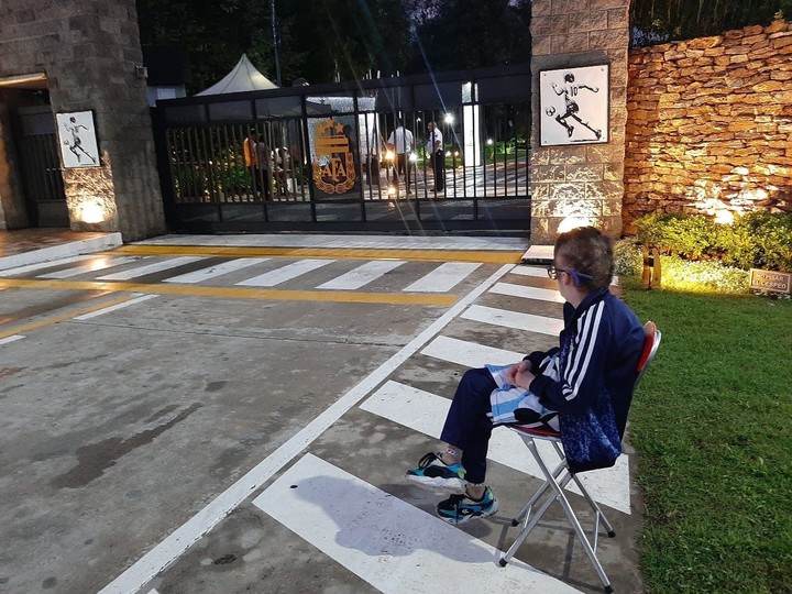 Mateo, en pleno sueño de conocer a Messi. (Gentileza Daniel Barbalia)