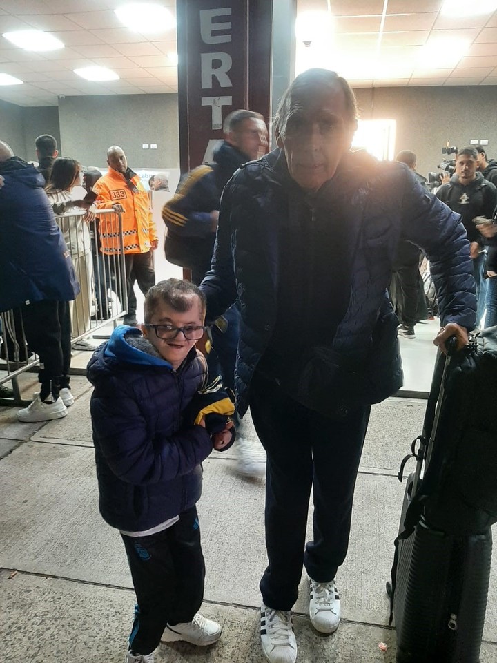 Mateo con Miguel Ángel Russo. (Gentileza Daniel Barbalia)