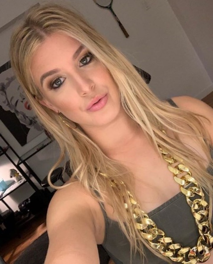 Tiene más de dos millones de seguidores en Instagram.