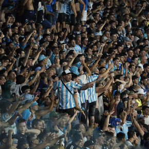 El cantito de la gente de Racing en contra de Salas y un claro guiño de Costas