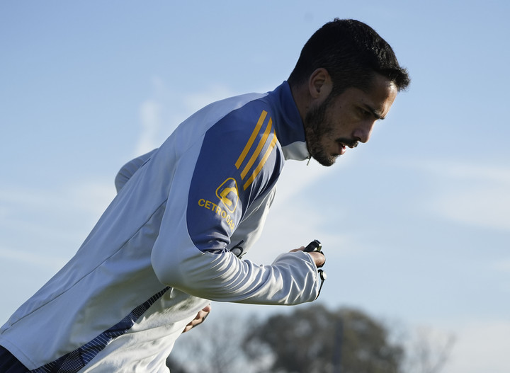 Figal no llegó a recuperarse de la molestia muscular que sufrió en la primera fecha (Prensa Boca).