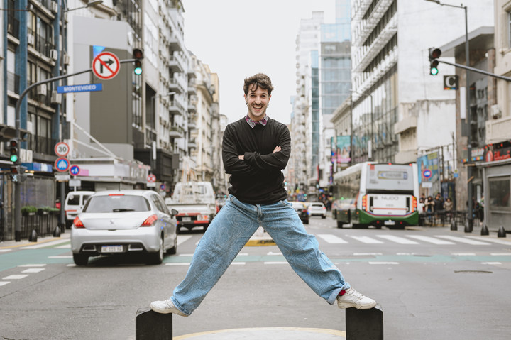 Mariano Magnifico se luce como un botones que canta, baila y actúa en "Pretty Woman". Foto: Pedro Lázaro Fernández