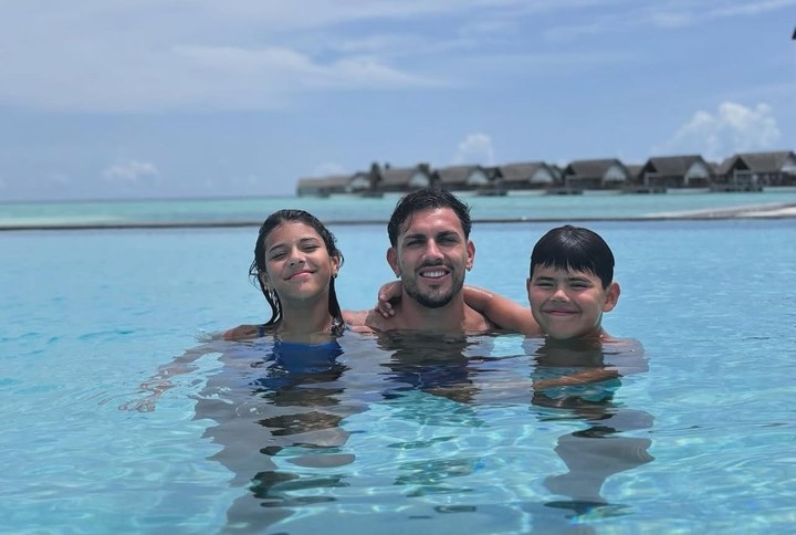 Las vacaciones de Paredes en Las Maldivas junto a su familia (@leoparedes20).