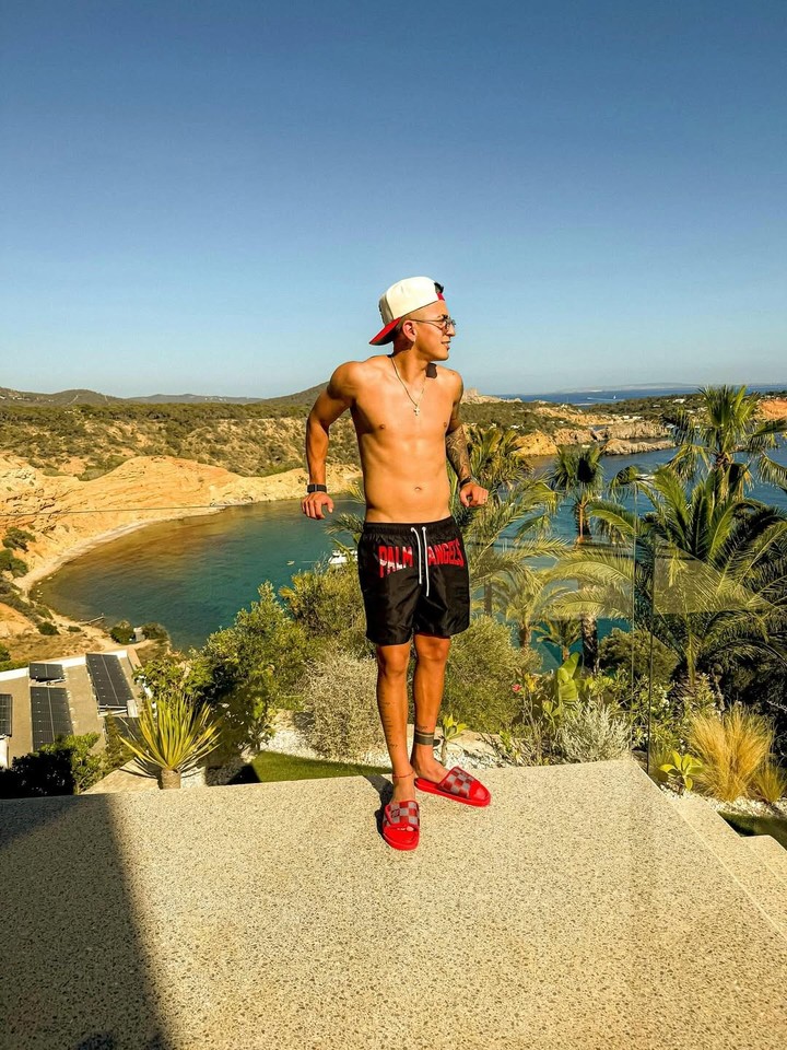 Las vacaciones de Thiago Almada en Ibiza.
