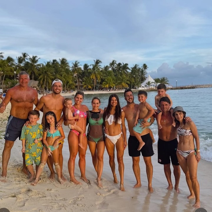 Las vacaciones familiares de Lo Celso en la playa.