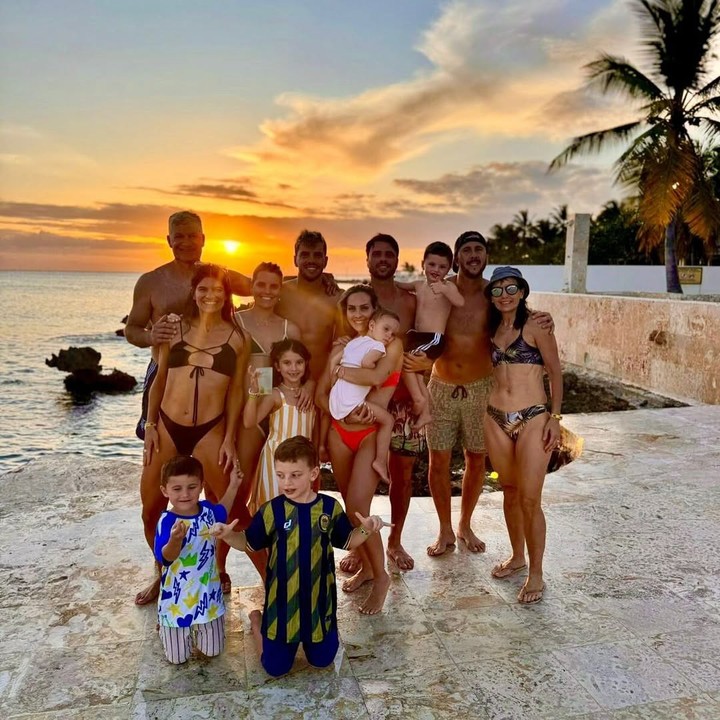 Las vacaciones familiares de Lo Celso en la playa.