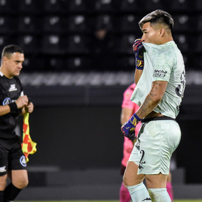 Con Meza figura en los penales, Huracán eliminó a Instituto y se metió a octavos de la Copa Argentina