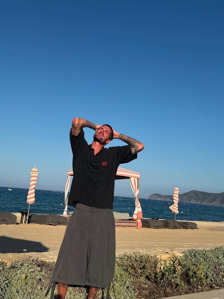 Las vacaciones playeras de De Paul con Tini.