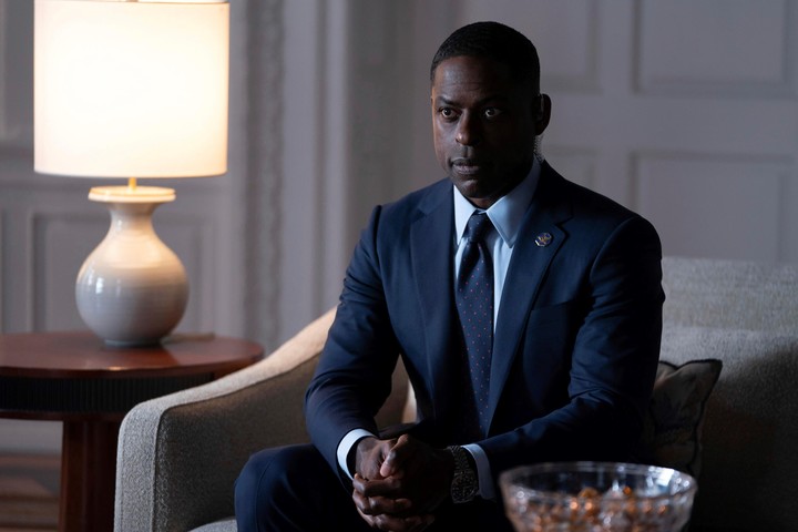 Sterling K. Brown nominado al premio Emmy por su destacado trabajo en "Paraíso". (Brian Roedel/Disney via AP)