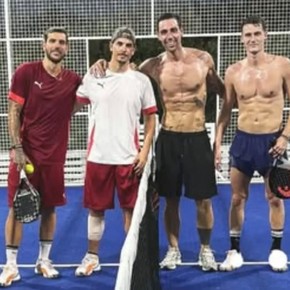 Pavard fue visto jugando al pádel a días de su ausencia en el Mundial de Clubes por lesión
