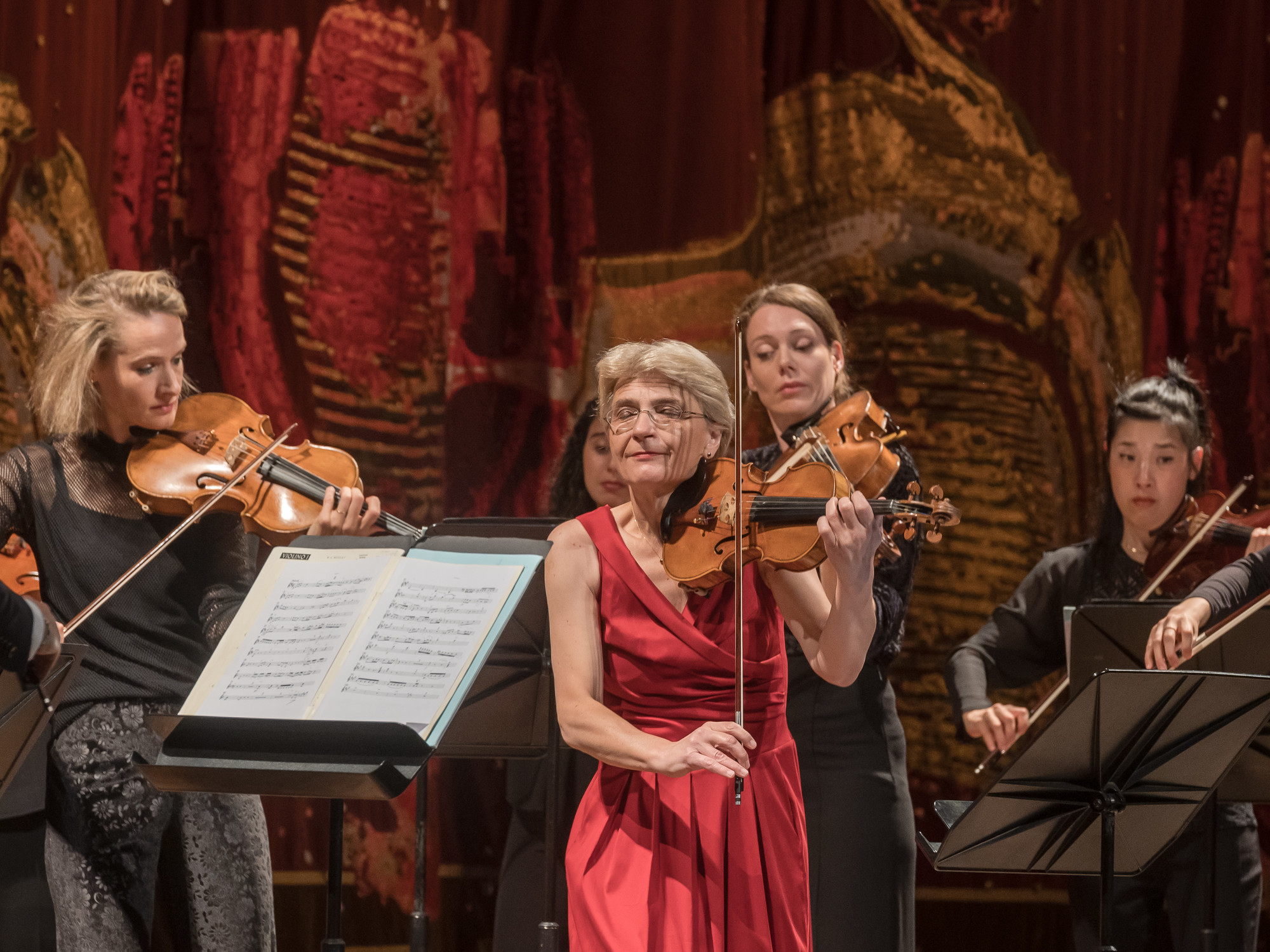 Un violín, una orquesta y una noche de comunión extraordinaria en el Colón