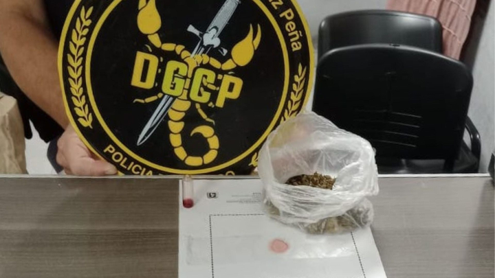 Una mujer intentó ingresar una bolsa con marihuana en una comisaría