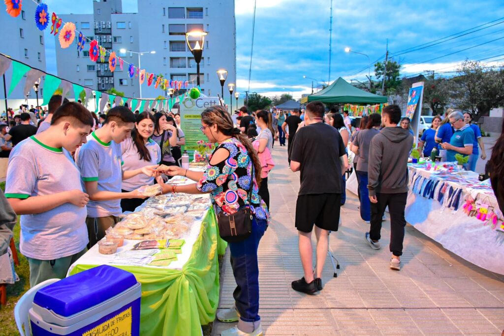 La Feria Inclusiva brilló en la Plaza Alfonsín