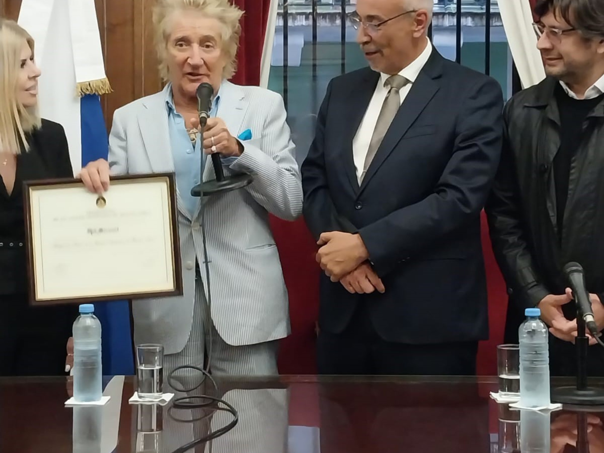 Rod Stewart derrochó simpatía y carisma en el acto donde fue declarado Huésped de Honor de la Ciudad de Buenos Aires: «Aquí me siento como en casa»