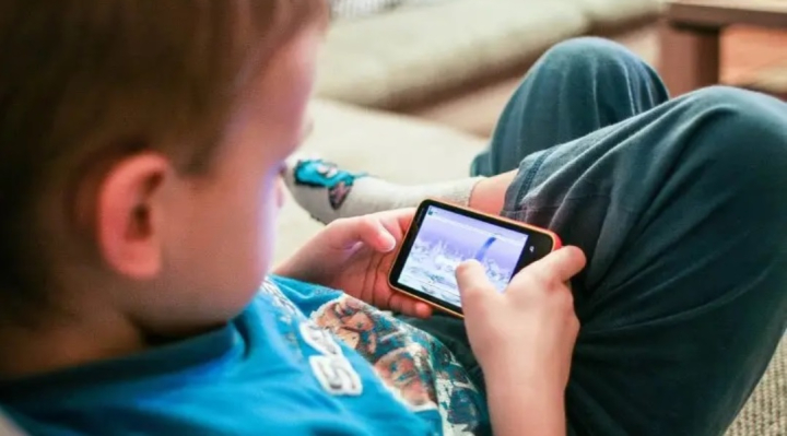 Grooming: cómo operan los abusadores en redes y plataformas digitales